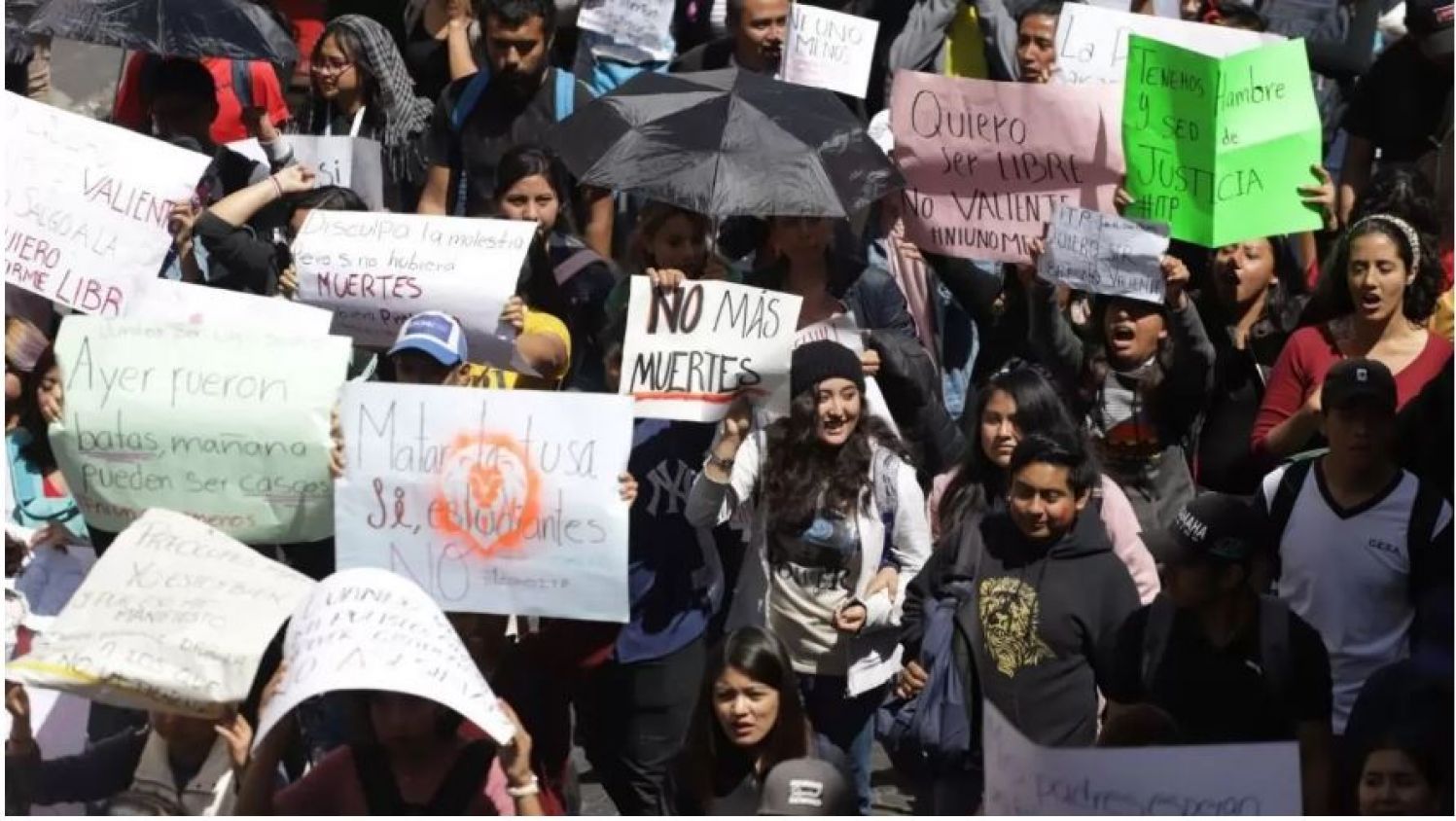 Estudiantes de Puebla realizan megamarcha para exigir justicia por asesinato de alumnos