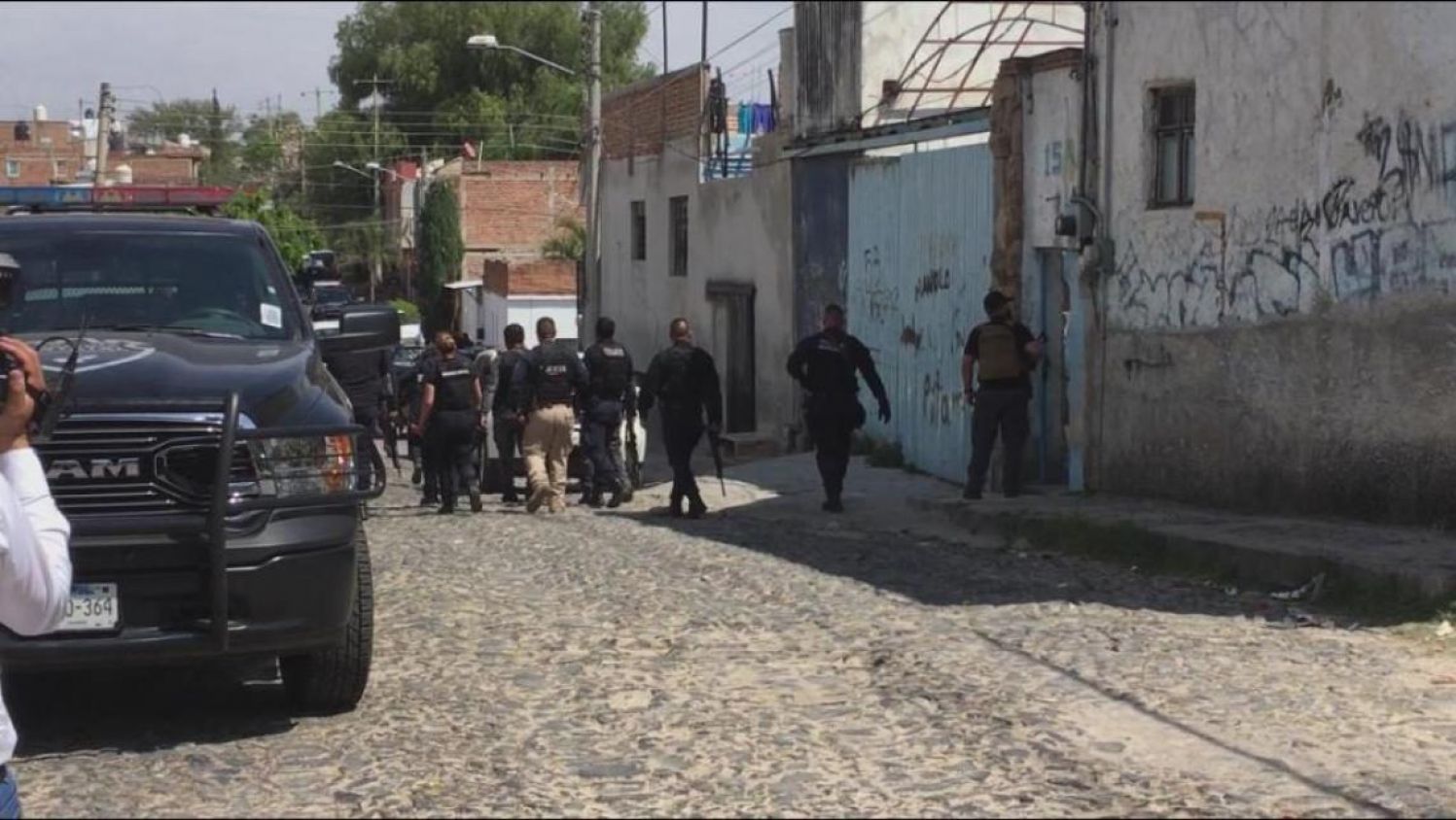 "Son cuetes", dice maestra para calmar a niños durante balacera en Tlaquepaque