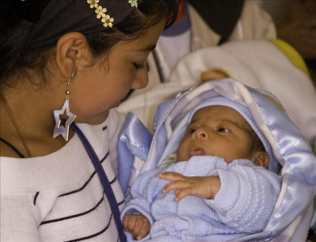 Diputados aprueban pensión para madres 'vulnerables'