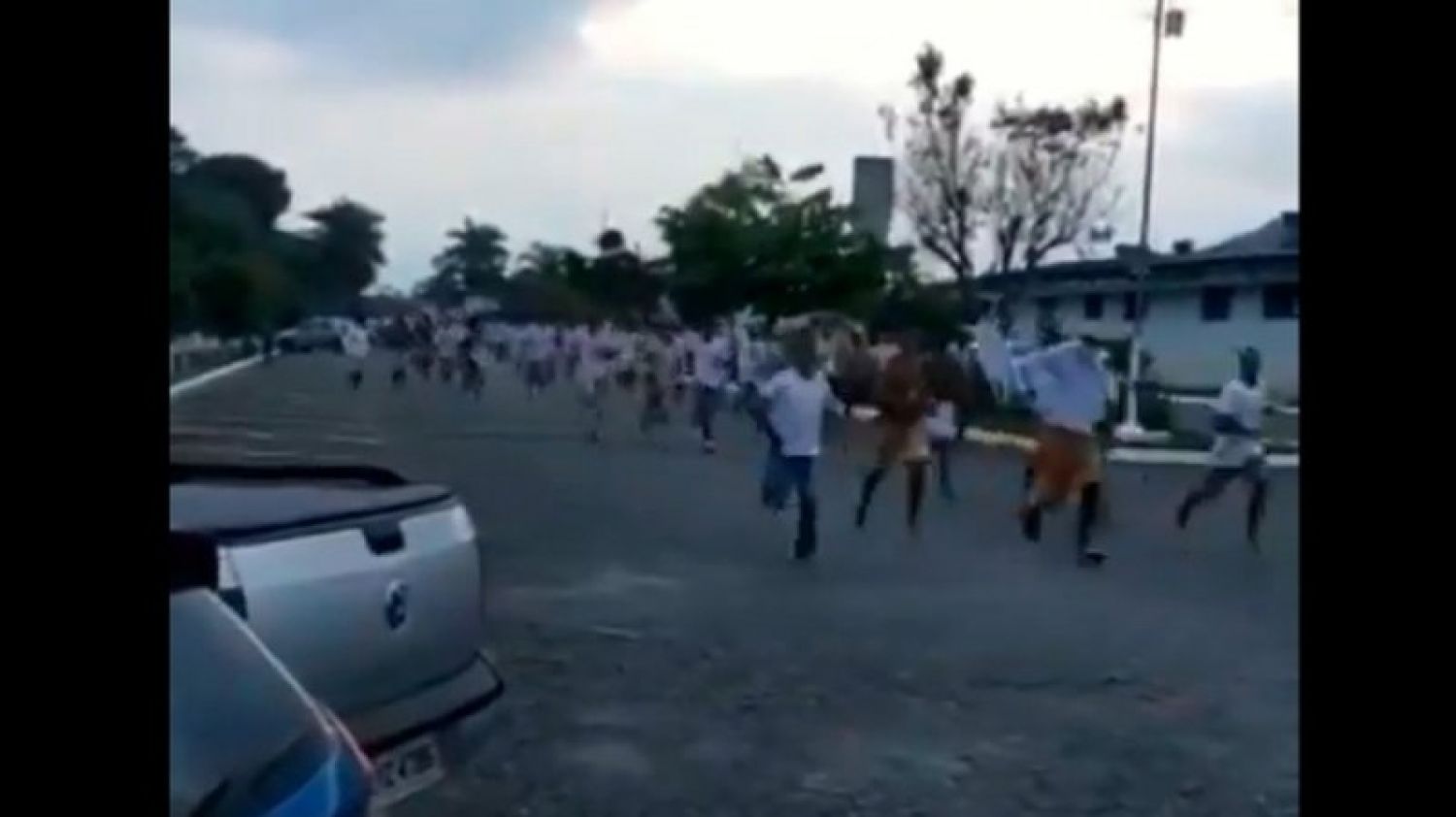 Mil 300 reos se fugan de cárceles en Brasil tras medidas por COVID-19 (Video)