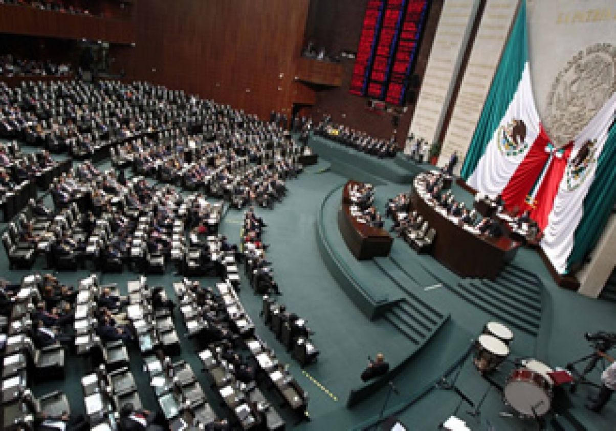 Diputados avalan reforma que les permite buscar la reelección sin dejar el cargo