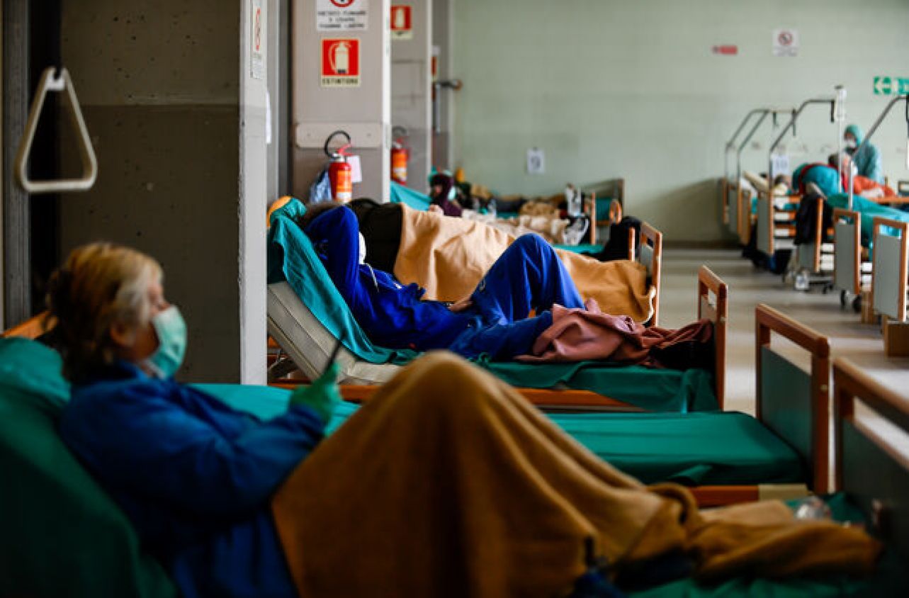 Italia reporta 627 muertes por COVID-19, el mayor número de fallecimientos en un solo día
