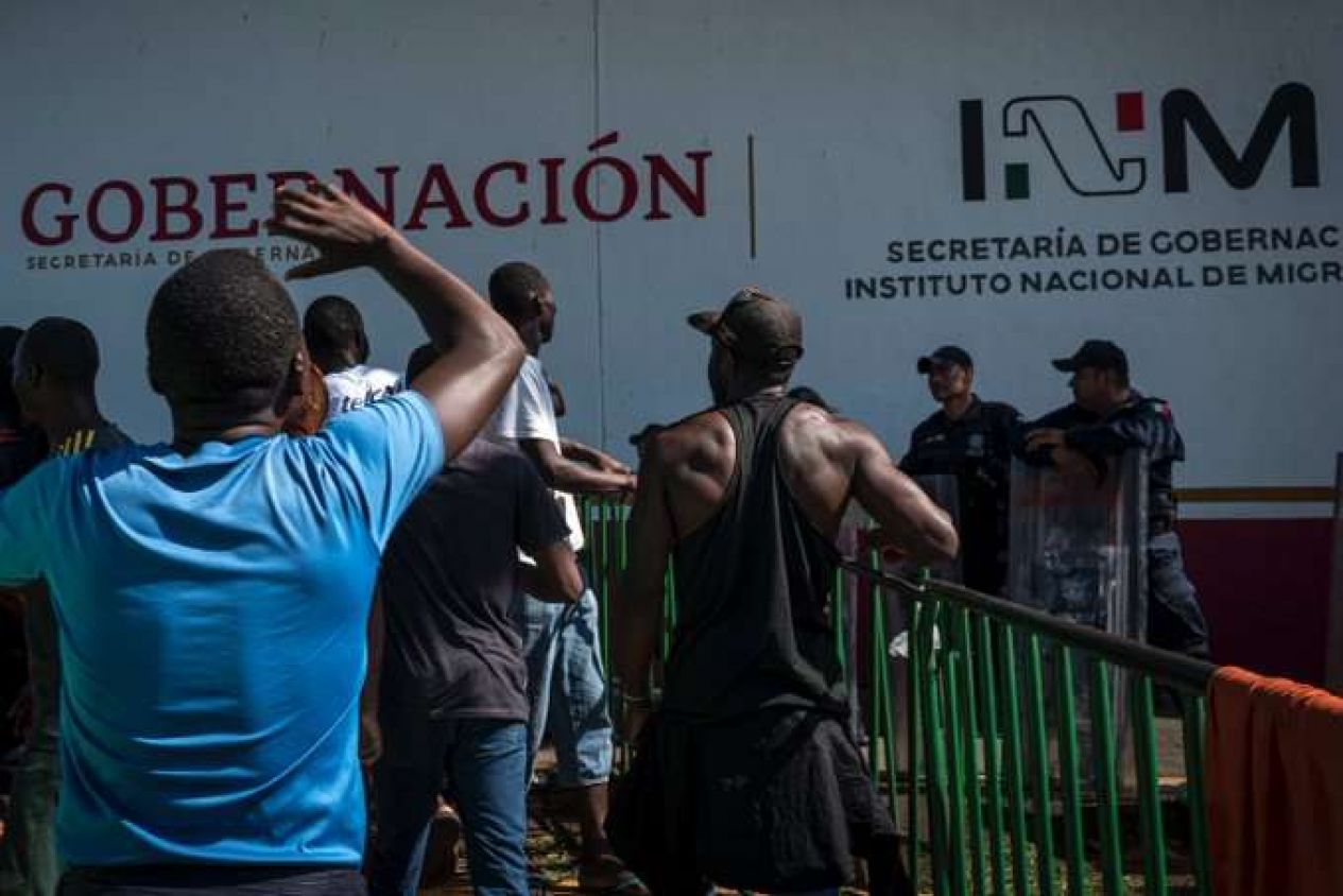 Migrantes se amotinan, exigen ser repatriados por coronavirus