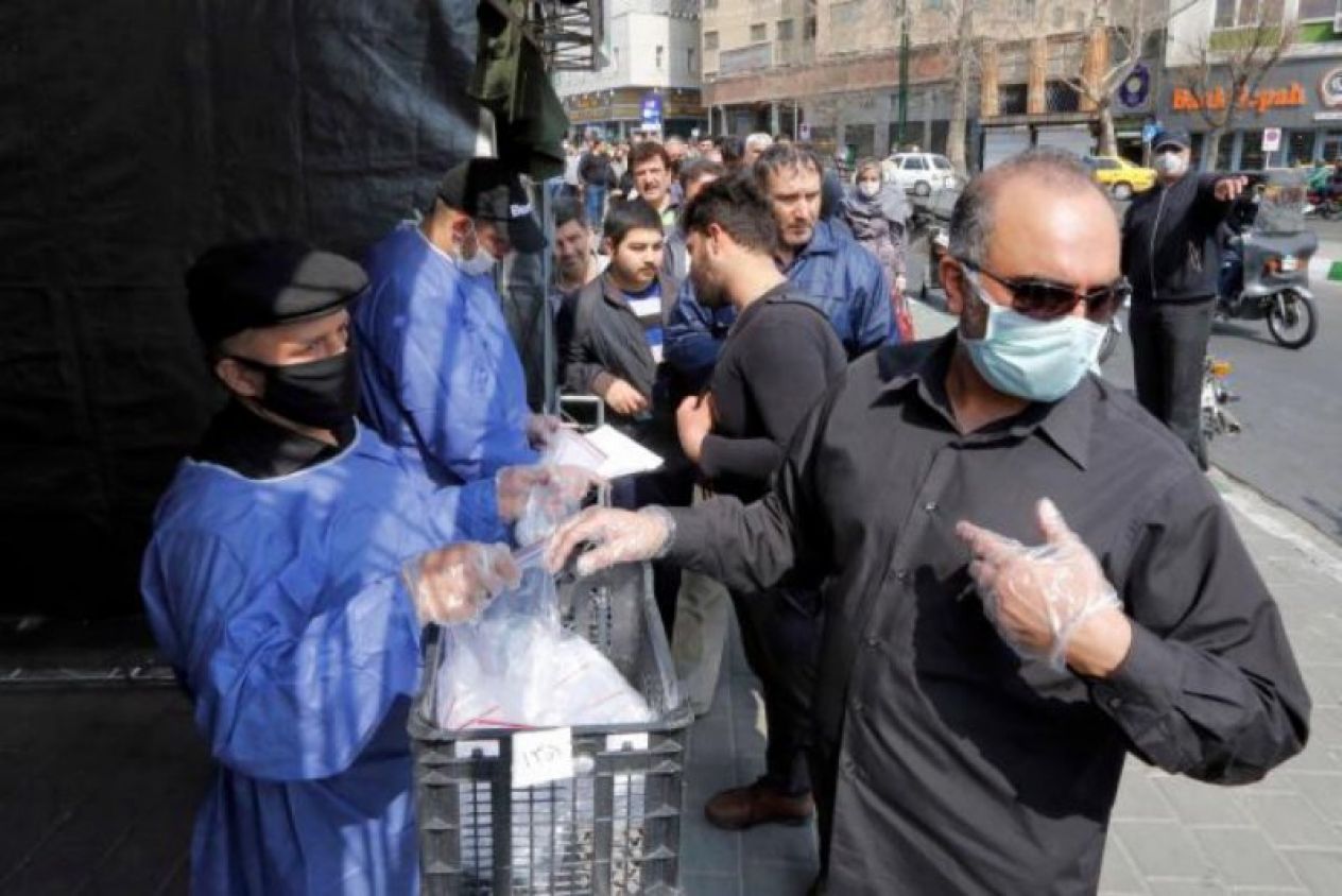 Iraníes quedan ciegos por consumir alcohol industrial para protegerse del coronavirus