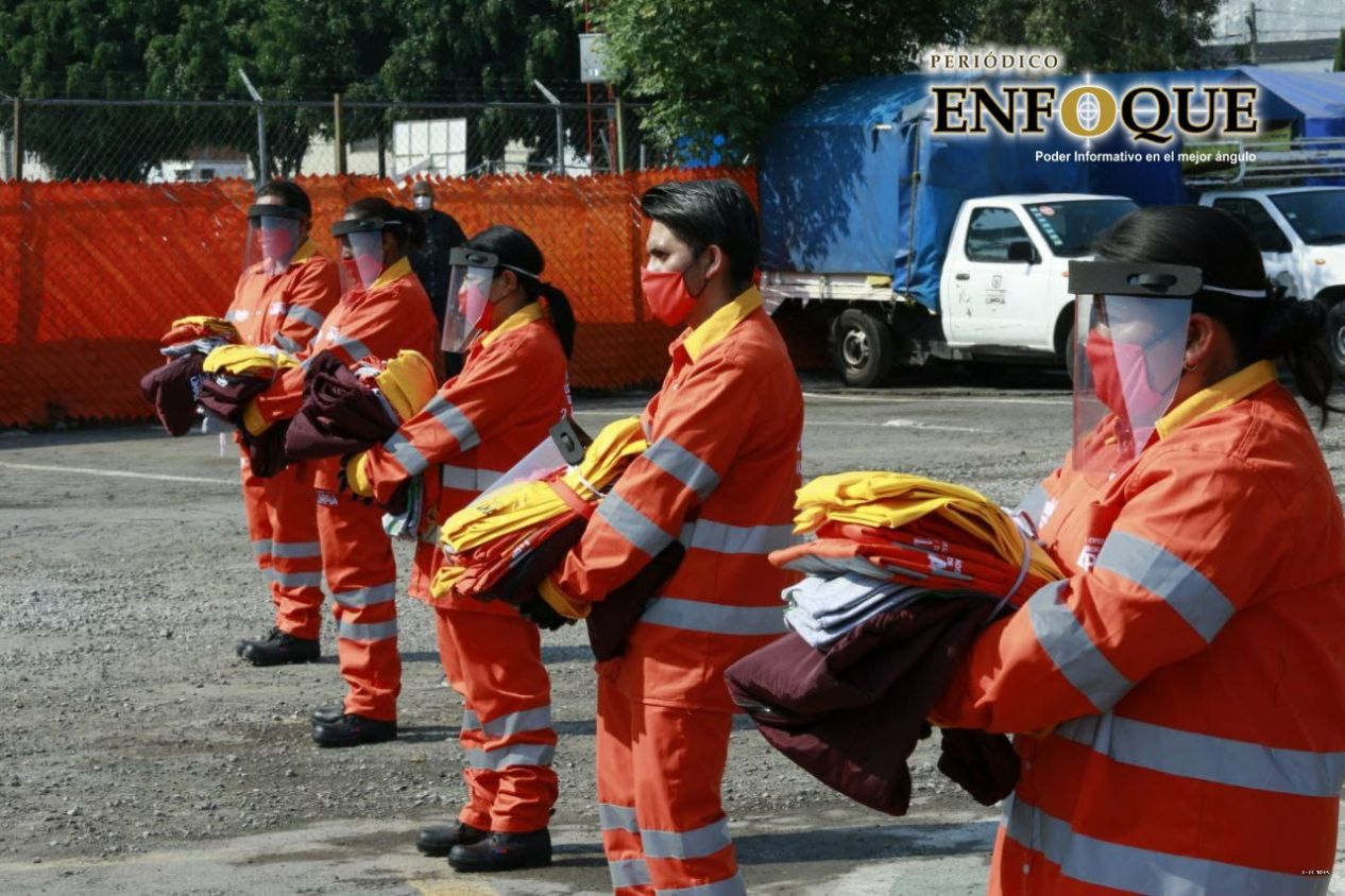 Rivera Vinco entrega 500 nuevos uniformes a trabajadores de limpia