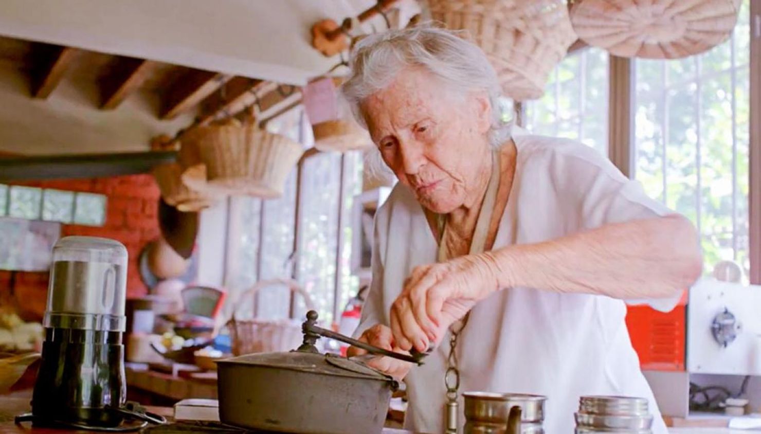 Nada 'Fancy': Diana Kennedy, defensora de la cocina mexicana protagoniza documental