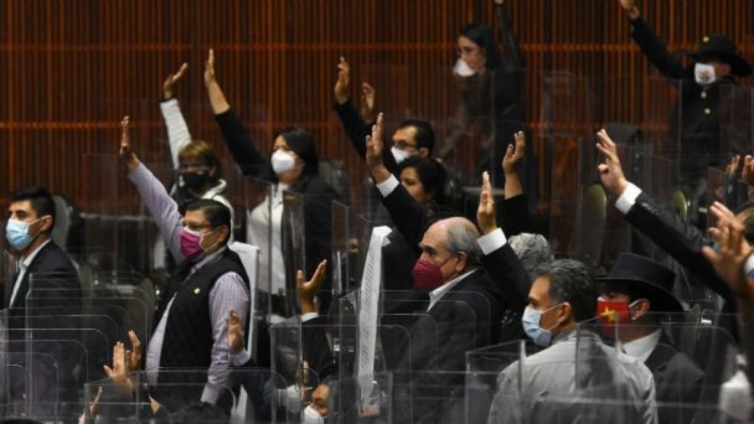 Piden al INE vigilar que diputados no desvíen recursos públicos para reelegirse