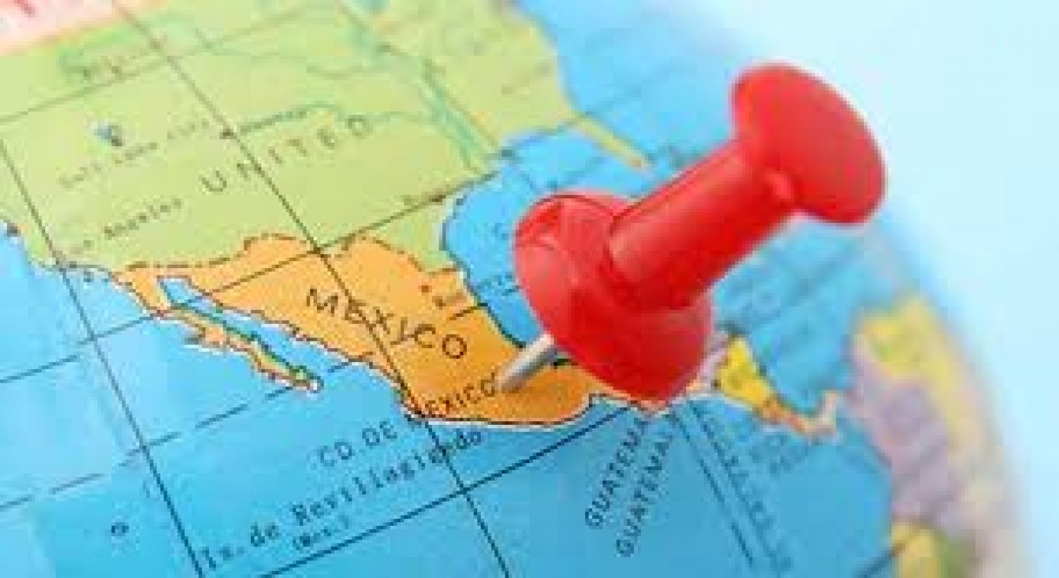 Economía platica con 16 empresas globales para traerlas a México