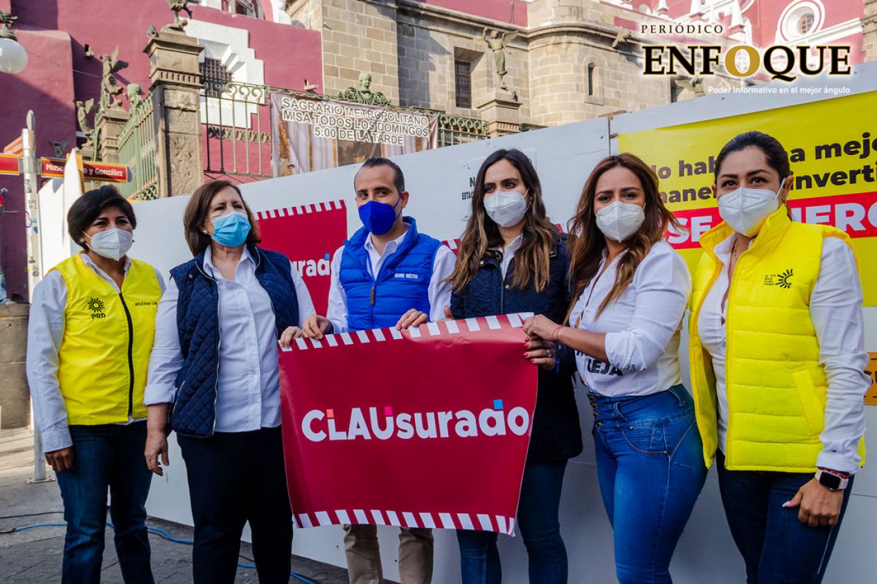 Candidatos a diputados federales de “Va por México” clausuran simbólicamente obras en el Zócalo de Puebla