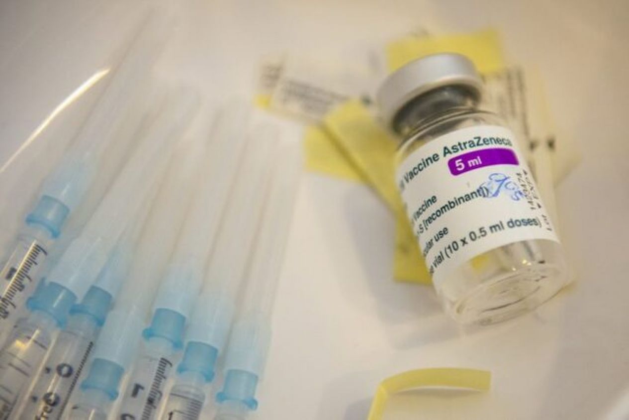 Europa pone fin al caso Astrazeneca y considera los coágulos "Efector secundarios muy raros" de la vacuna 