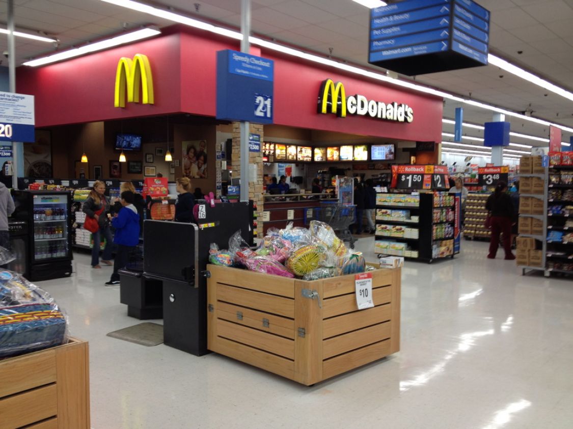 McDonald's cerrará restaurantes en supermercados de Walmart en EU