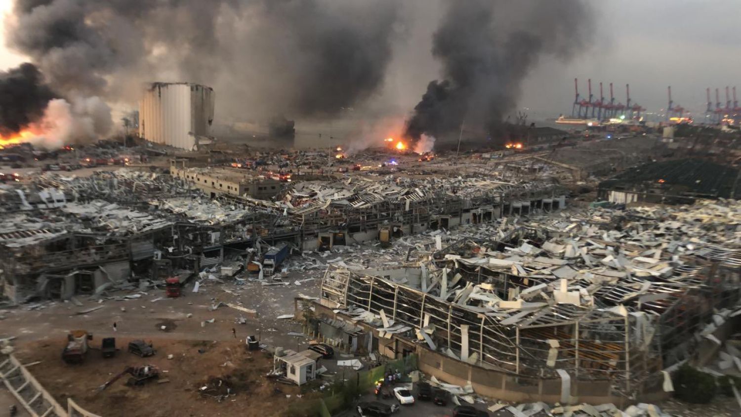 Buscan reconstruir en 3 años puerto de Beirut tras explosión en 2020