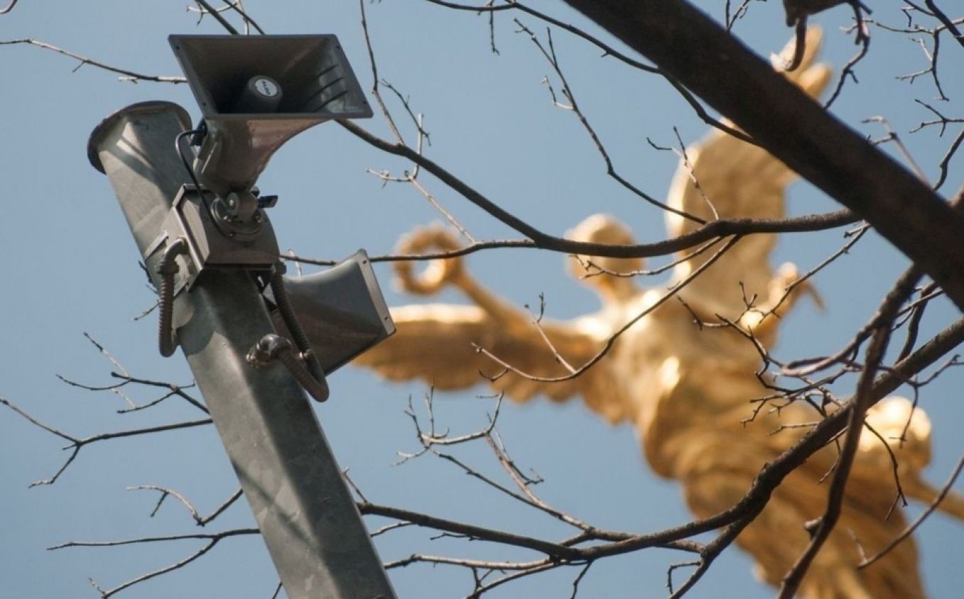 ¿No escuchaste los altavoces? La CdMx pide reportar fallas al 911, Locatel o en cuenta de Twitter del C5