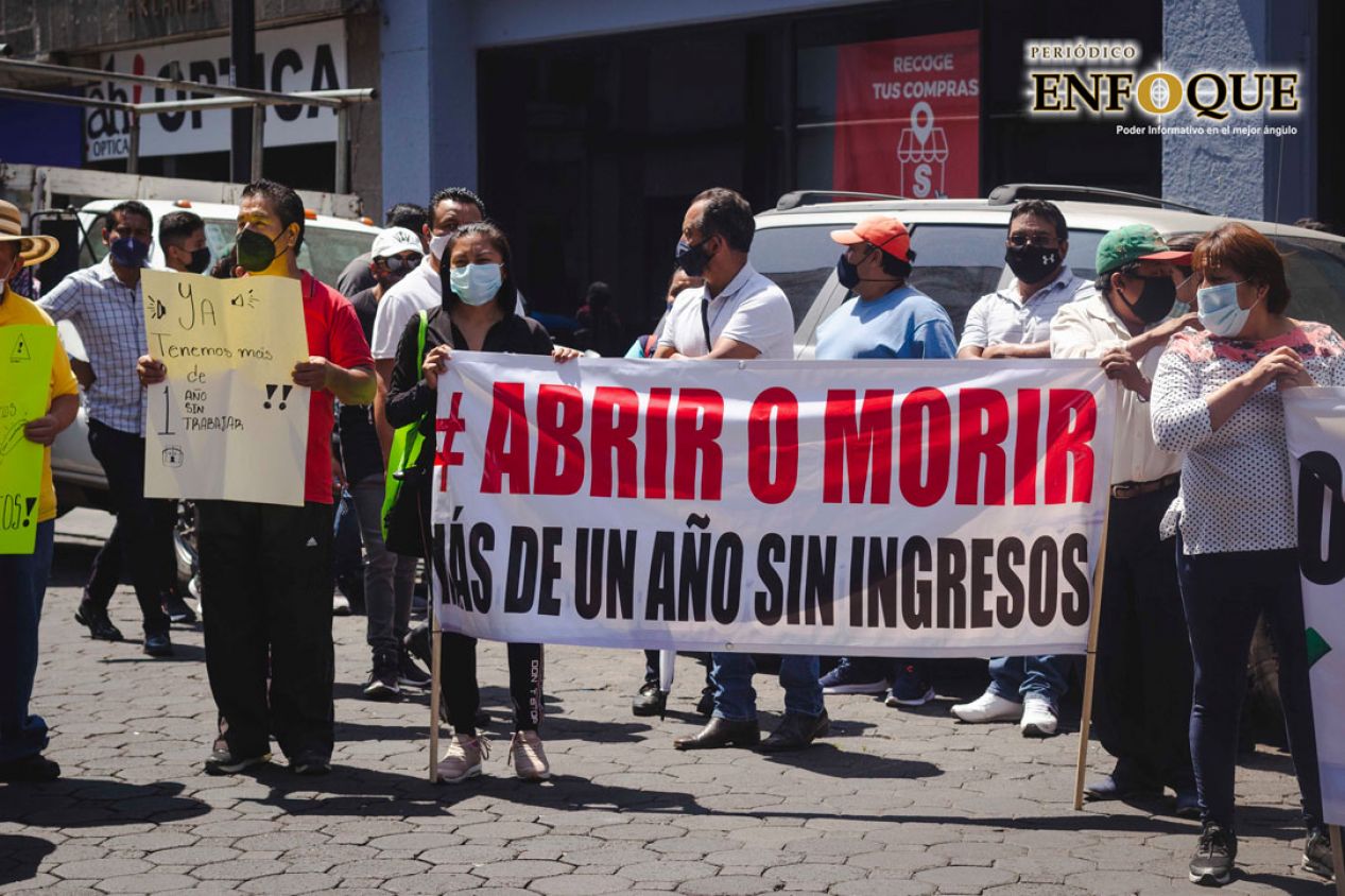 Propietarios y trabajadores de baños públicos se manifiestan por tercera ocasión