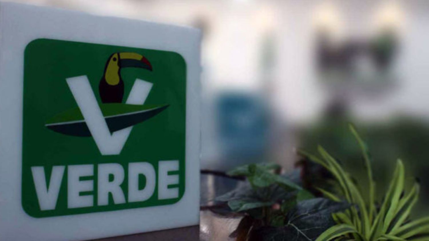 Un exmiembro del Exatlón y el propio Dirigente del Partido Verde encabezan su listado de candidatos que competirán por alguna Diputación Local. 