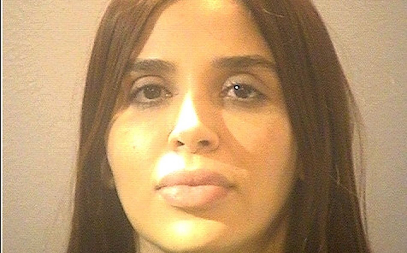 Emma Coronel pasa encerrada 22 horas al día; sólo la sacan a un saloncito: abogada