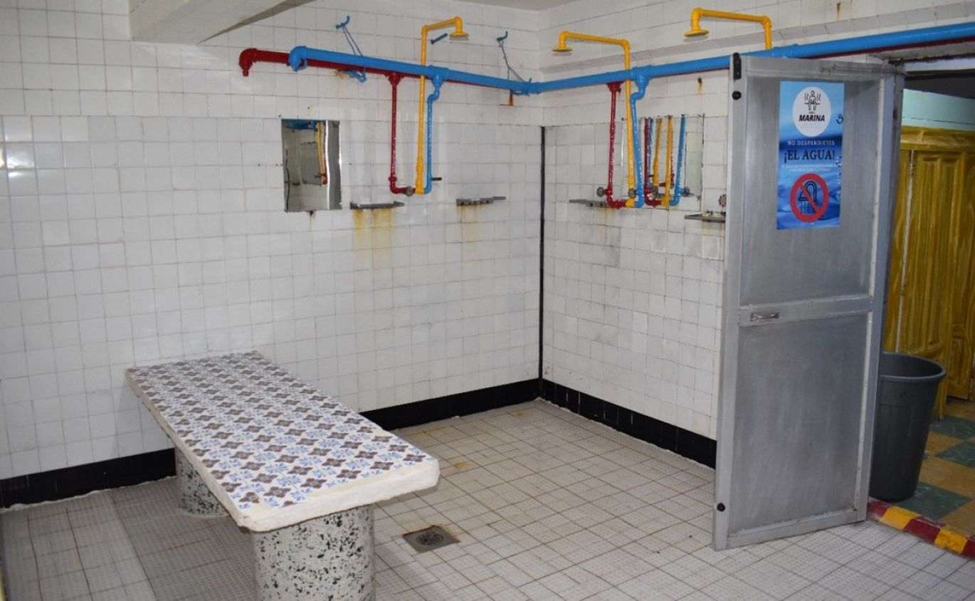 Baños públicos vuelven abrir tras un año de permanecer cerrados
