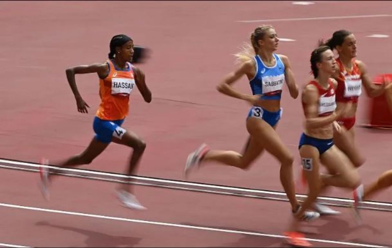 ¡Se cae en plena carrera eliminatoria en Tokio 2020! Se recupera y gana
