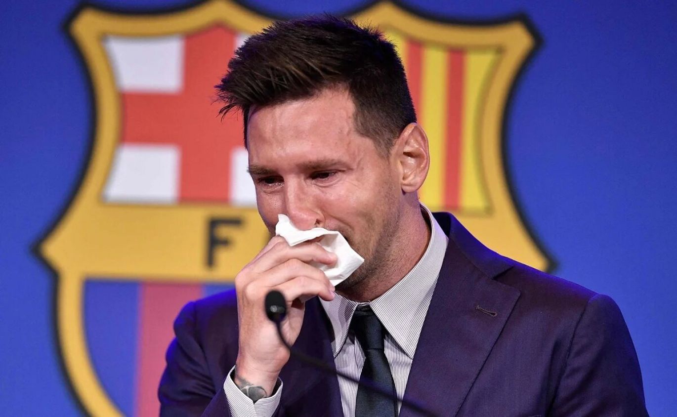 Subastarán en 1 mdd pañuelo que usó Messi en su despedida del Barcelona