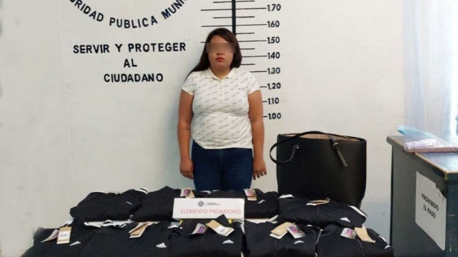 Policías de San Pedro Cholula detienen a una mujer por robo en una Plaza Comercial 