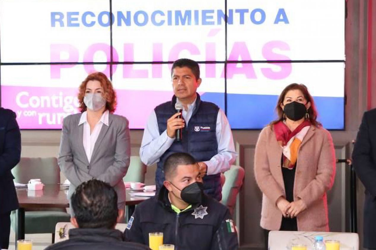Retiro de fotografías de desaparecidos fue basado en reglamento: Eduardo Rivera 