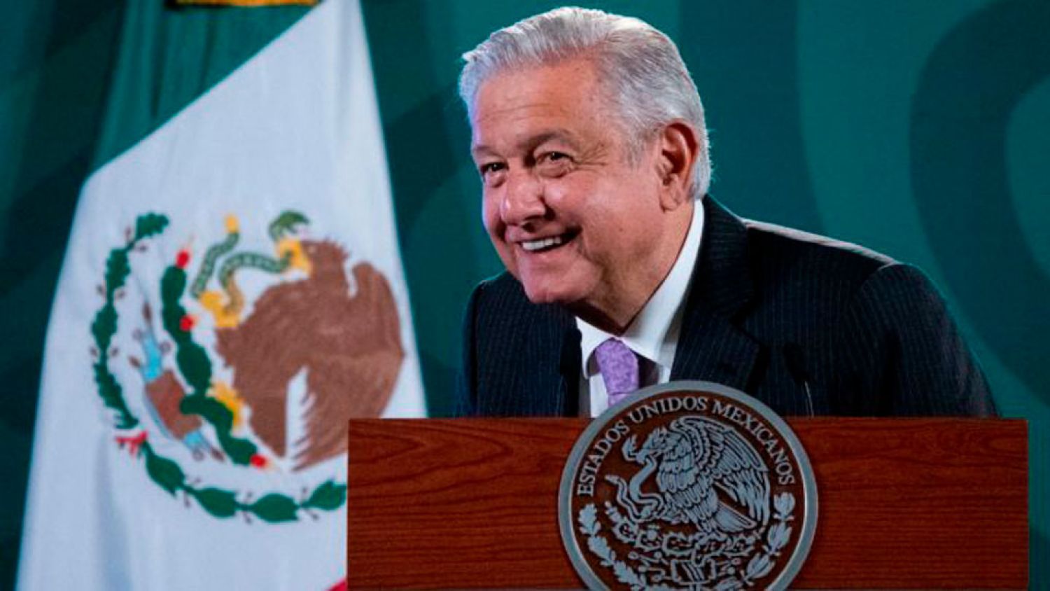 "Si el INE se niega a realizar consulta de revocación de mandato, el pueblo puede realizarla": AMLO