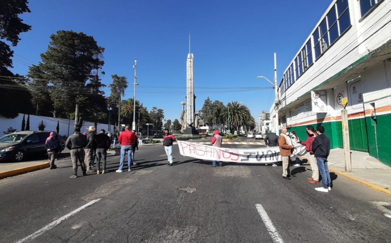 Empleados del Ayuntamiento de Toluca reanudan bloqueos por falta de pagos