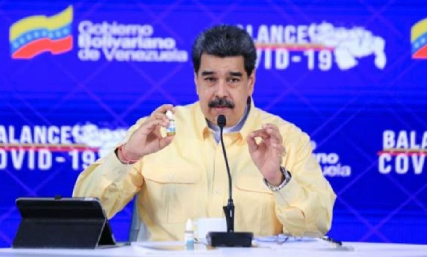 Nicolás Maduro presenta “gotas milagrosas” que prometen neutralizar síntomas de COVID-19