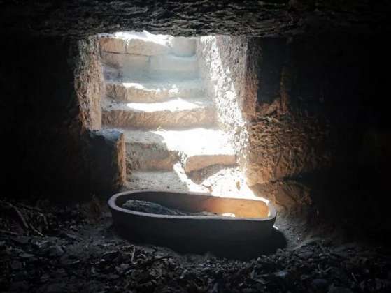 Encuentran 30 momias egipcias en una cripta completamente quemada