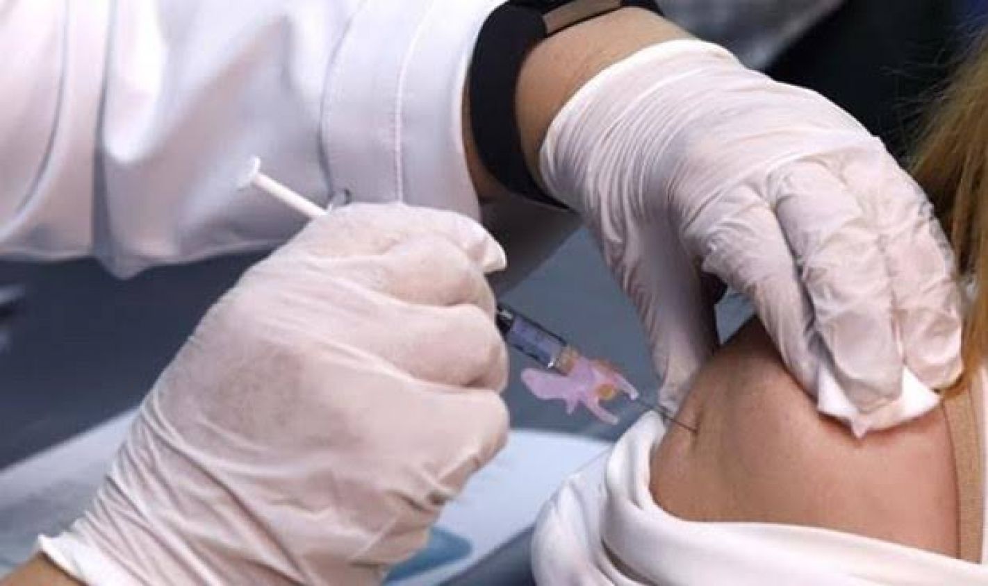Reportan 10 reacciones graves por vacuna contra Covid-19: IMSS