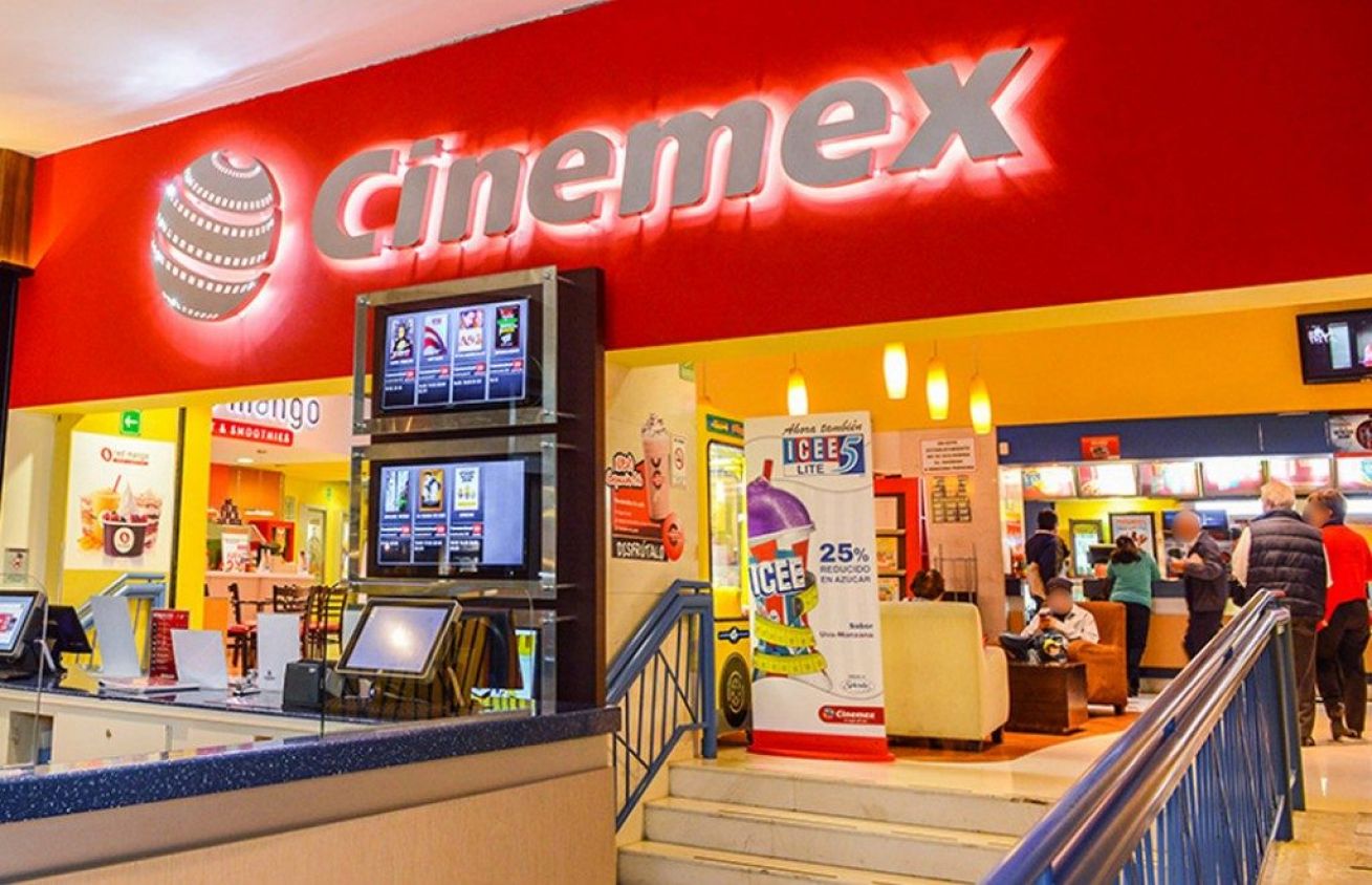 Cinemex cierra 145 complejos por falta de estrenos y restricciones.