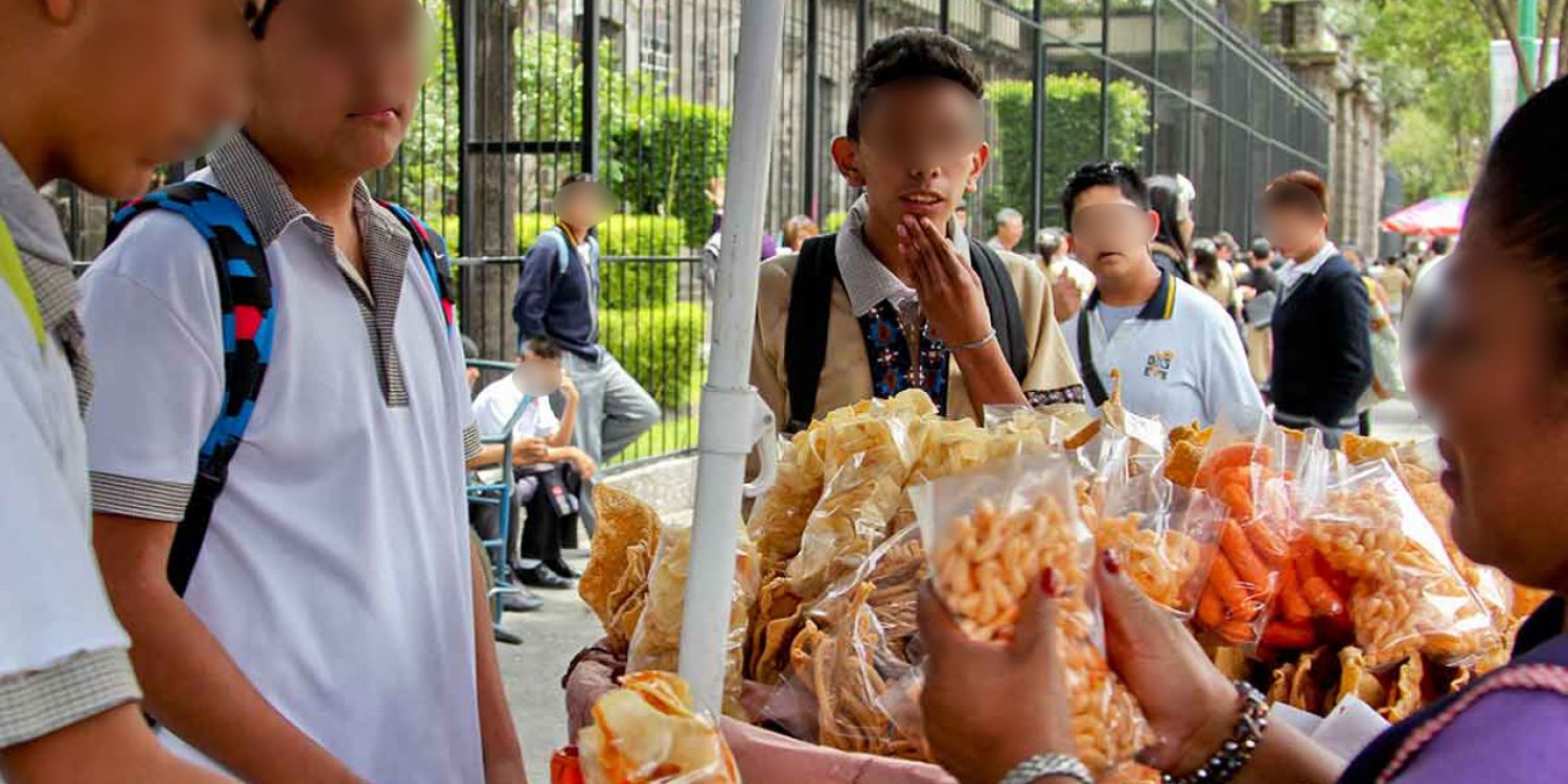 Senado aprueba reforma que prohíbe la venta de comida chatarra cerca de escuelas