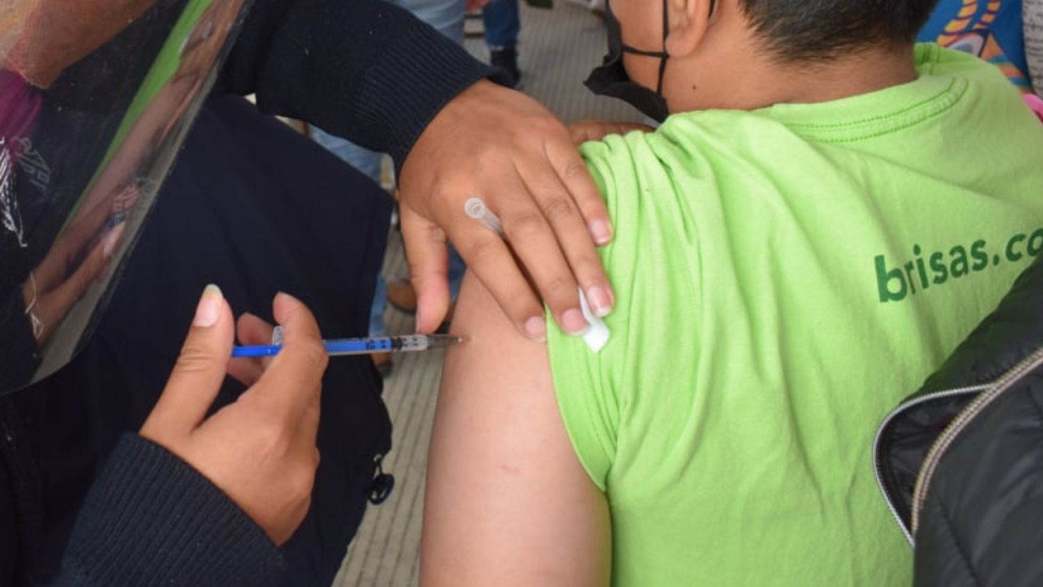 Comenzó en el Hospital del Niño Poblano la aplicación de segundas dosis contra COVID para la población de 12 a 17 años