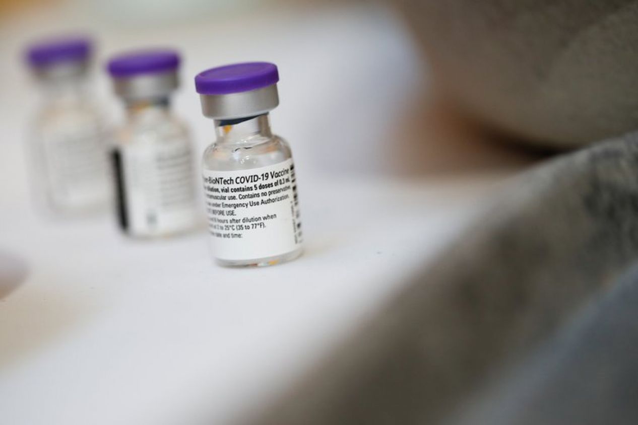 Pfizer comenzó a probar una tercera dosis de su vacuna contra las nuevas variantes del COVID-19