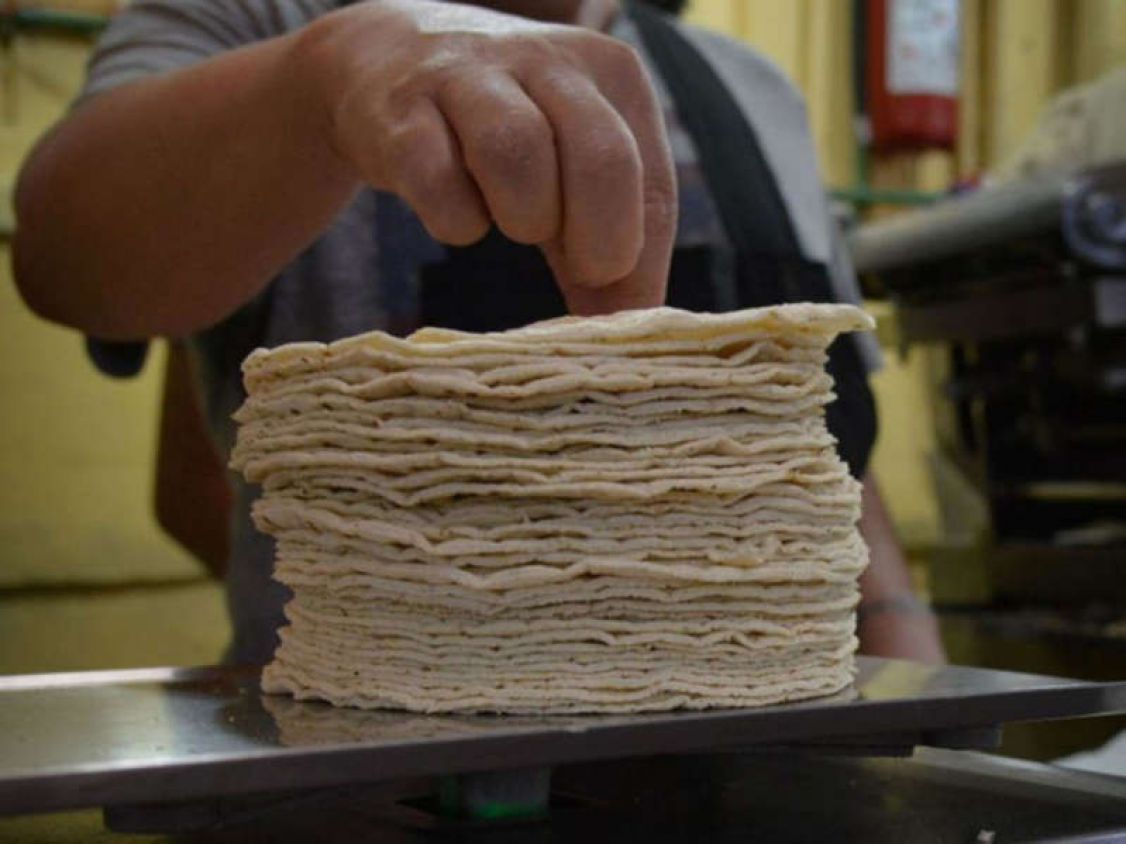 López Obrador anuncia que intervendrá para bajar precio del gas y tortilla