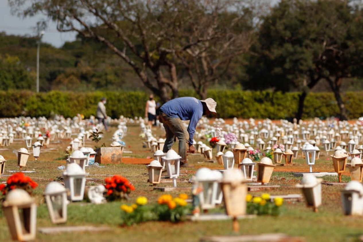 Brasil supera las 525.000 muertes por covid
