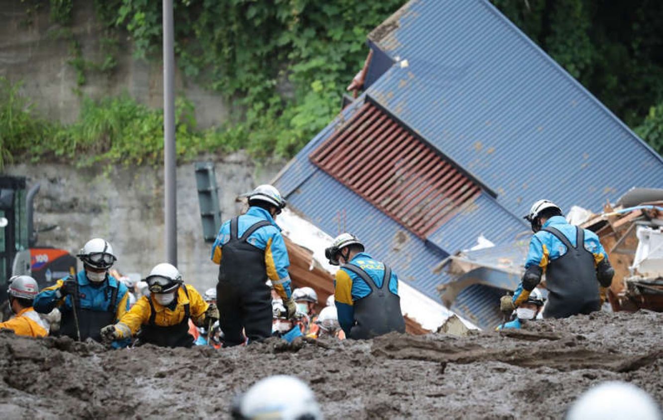 Deslizamiento de tierra deja 4 muertos y al menos 64 desaparecidos en Japón