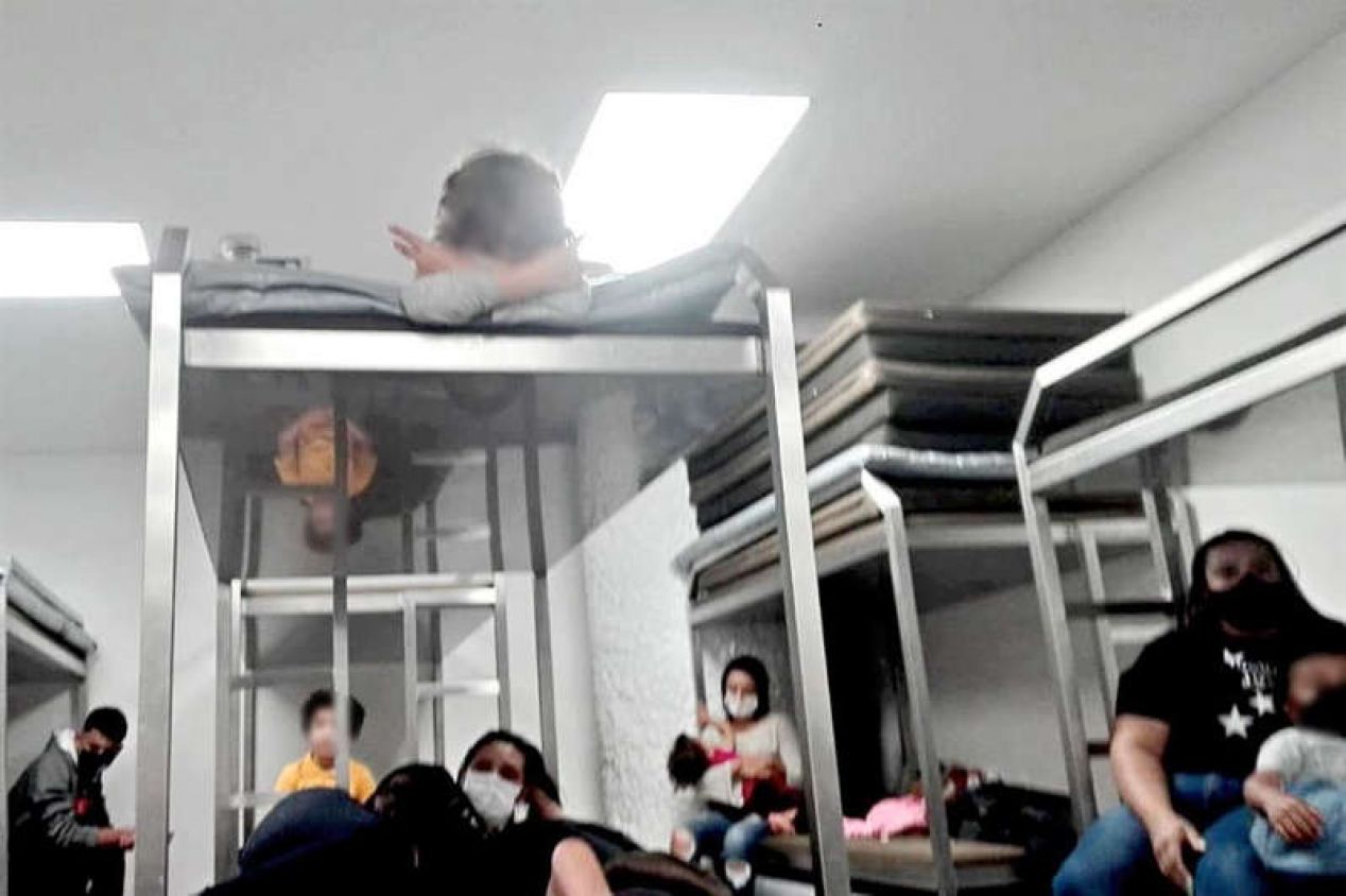 Detención de niños en AICM es ilegal, afirma Encinas