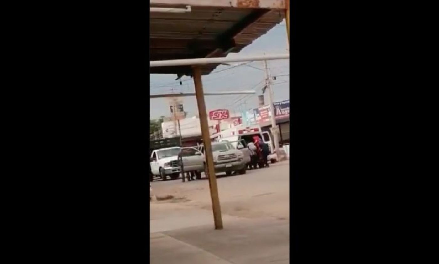Ambulancia es interceptada por comando armado para atender heridos de bala (Video)