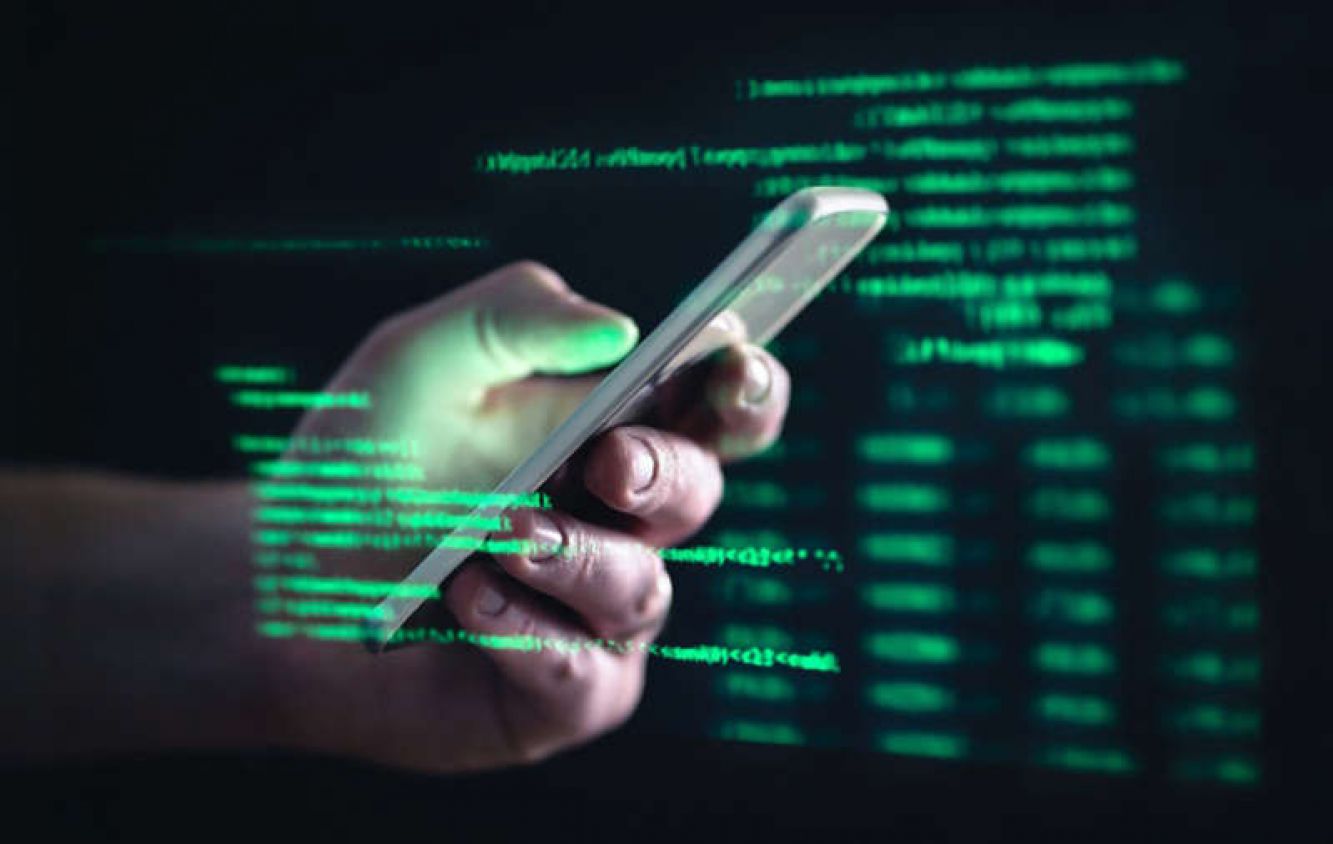 Detienen a hacker que atacó masivamente cuentas de famosos