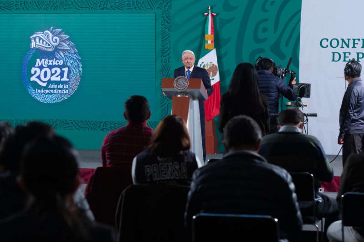 Promete exponer información sobre espionaje: AMLO