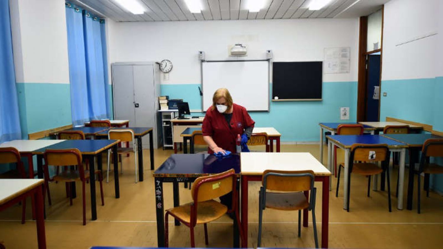 Obligan a maestros a vacunarse contra covid-19 por clases presenciales: Italia