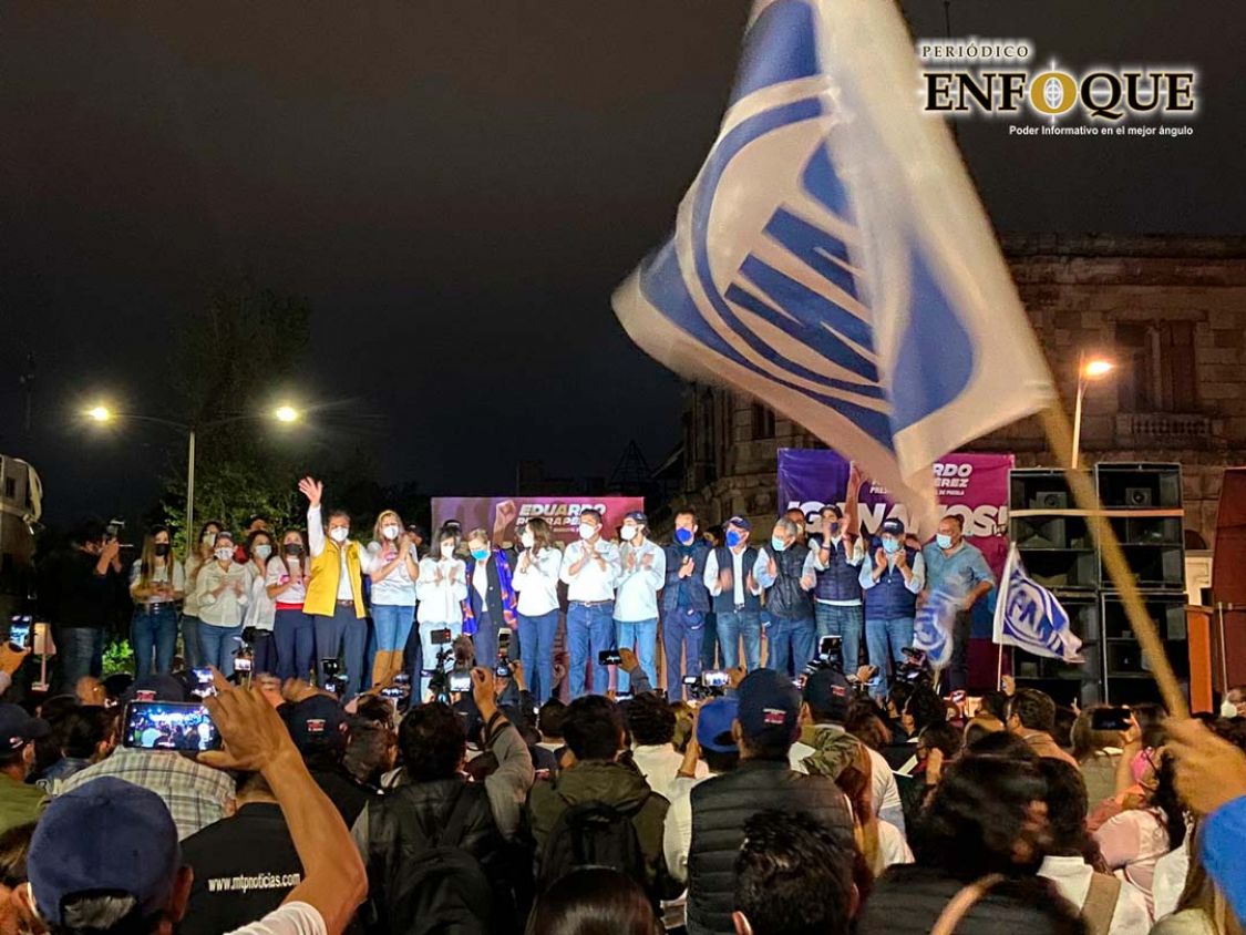 Celebra Eduardo Rivera Pérez su victoria en el Paseo Bravo