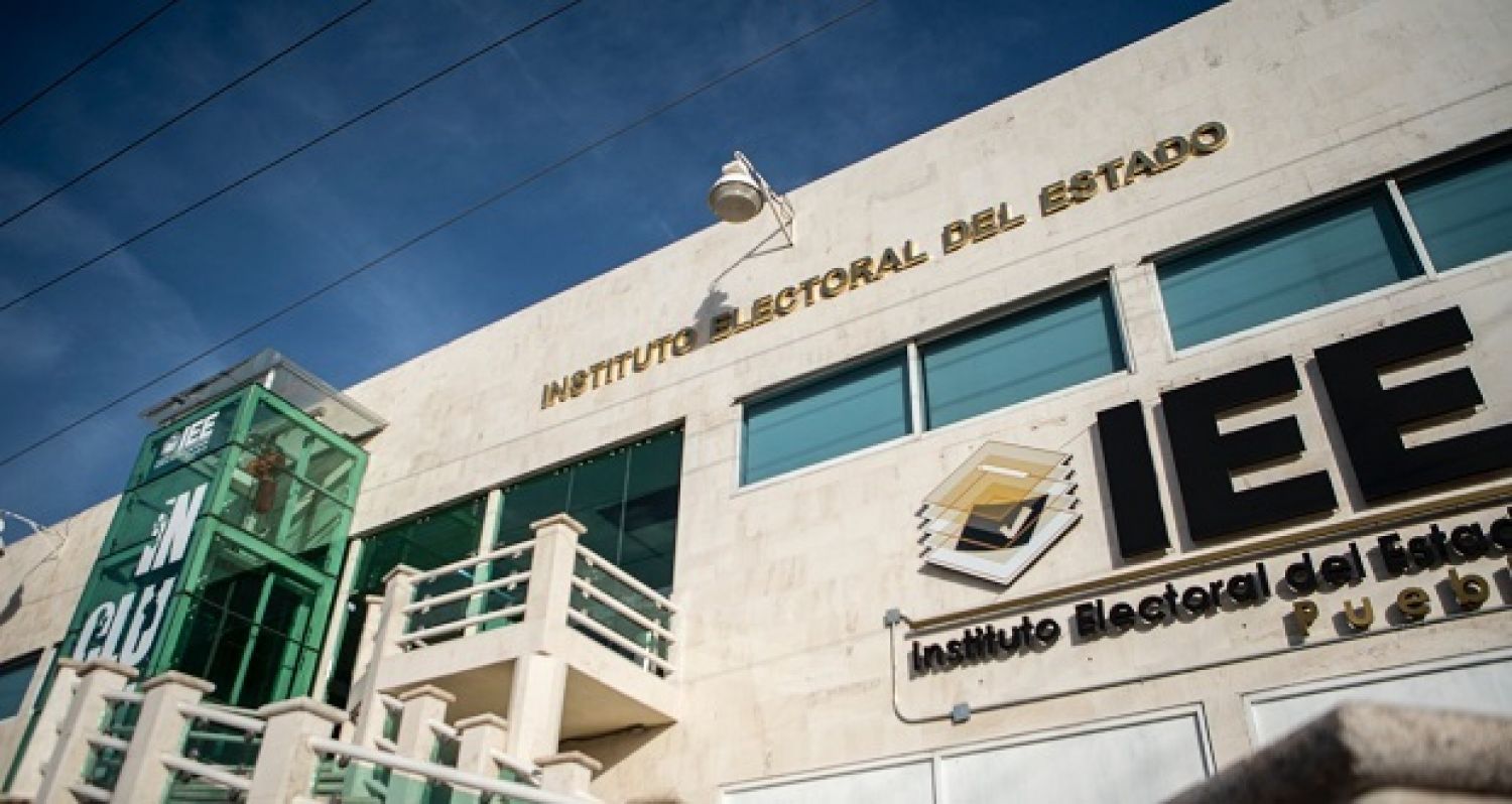 IEE culmina con la entrega de constancias de mayoría 