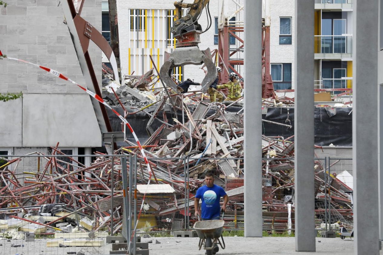 Derrumbe en construcción mata a cinco obreros en Bélgica