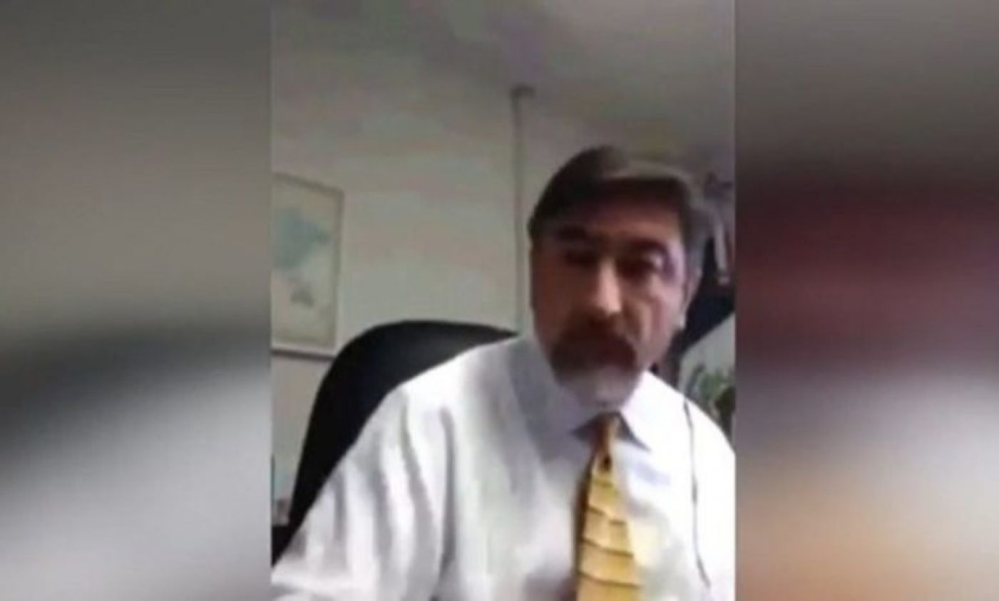 Cónsul mexicano en Canadá es captado masturbándose en su oficina; ya fue cesado (Video)