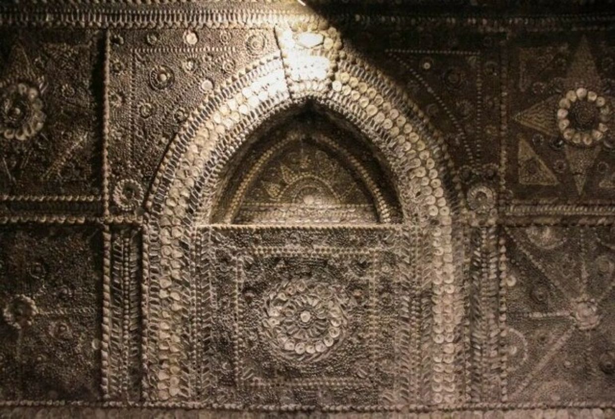 El misterio de la gruta tapizada de conchas encontrada en el Reino Unido que nadie ha podido explicar 