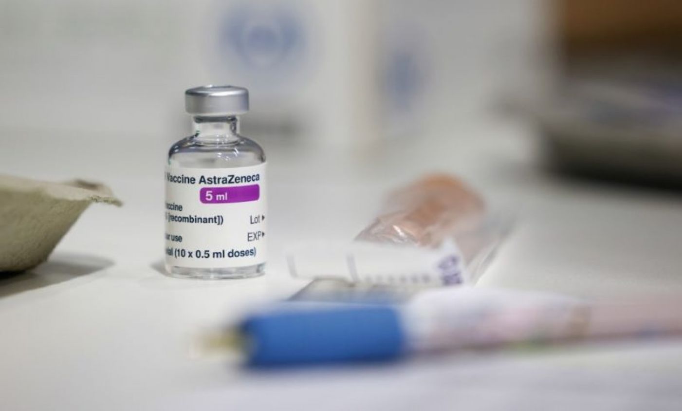 La OMS afirma que no hay razón para dejar de aplicar vacunas de AstraZeneca contra COVID