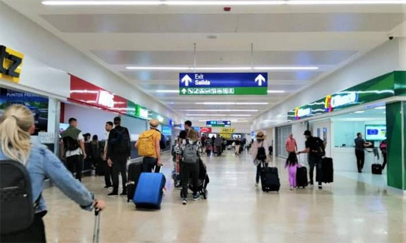 Alerta por avión que aterrizo proveniente de Cancún con 44 jóvenes contagiados de Covid19
