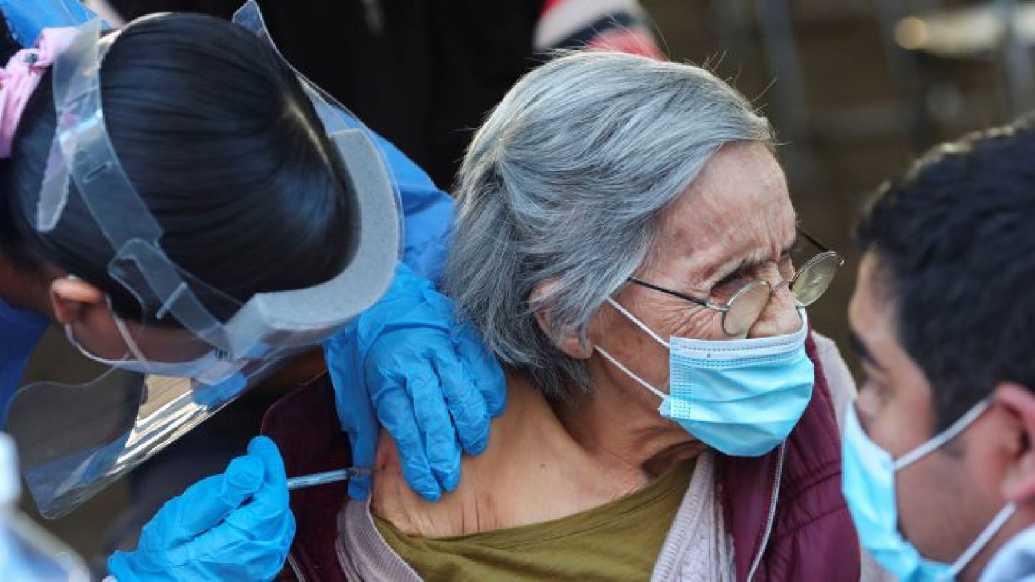 Vacunación COVID 'mete acelerador': Hacienda dice que se aplicarán 8 millones de dosis en semanas